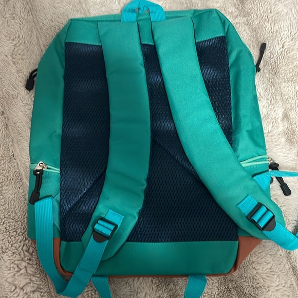 Never used torques back pack - Picture 2 of 2